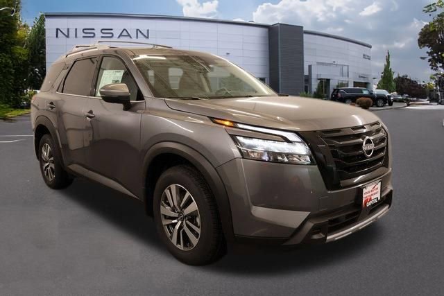 New 2025 Nissan Pathfinder SL w/ Black Appearance Package