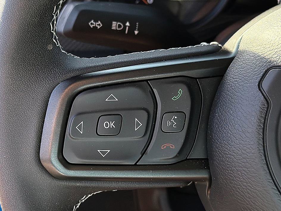 Used 2025 Jeep Wrangler Unlimited Rubicon AWD/4WD image 17