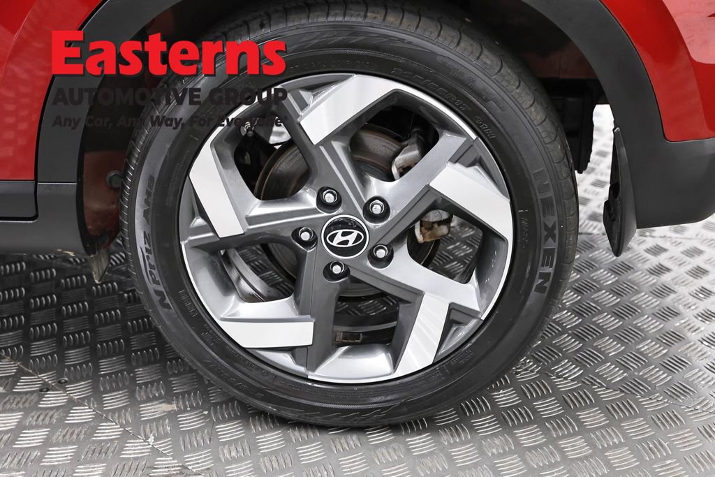 Used 2024 Hyundai Venue Limited FWD image 33