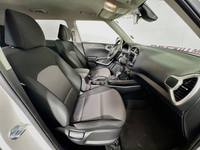Used 2025 Kia Soul LX FWD image 35