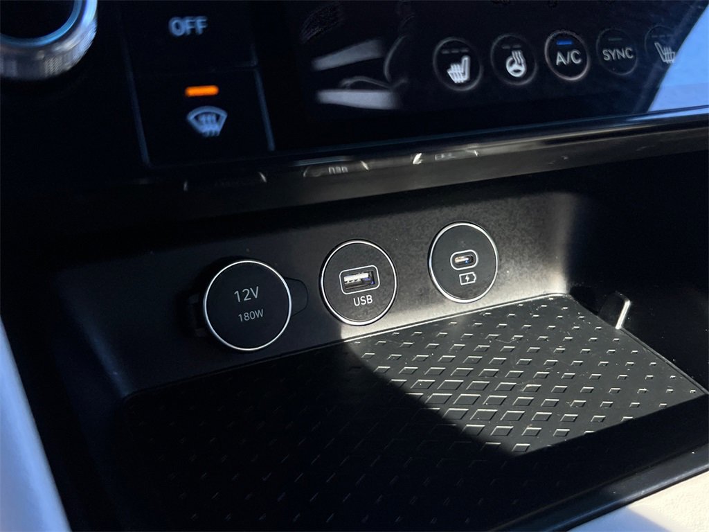 Used 2024 Genesis G70 2.5T image 26