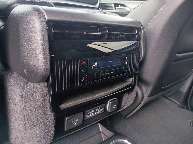 Used 2025 Jeep Wagoneer L Series II image 24