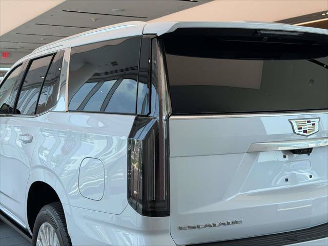 Used 2026 Cadillac Escalade Luxury w/ Touring Package AWD/4WD image 12