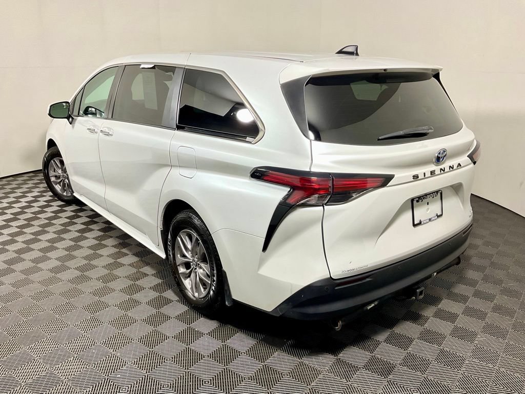 Used 2022 Toyota Sienna XLE FWD image 13