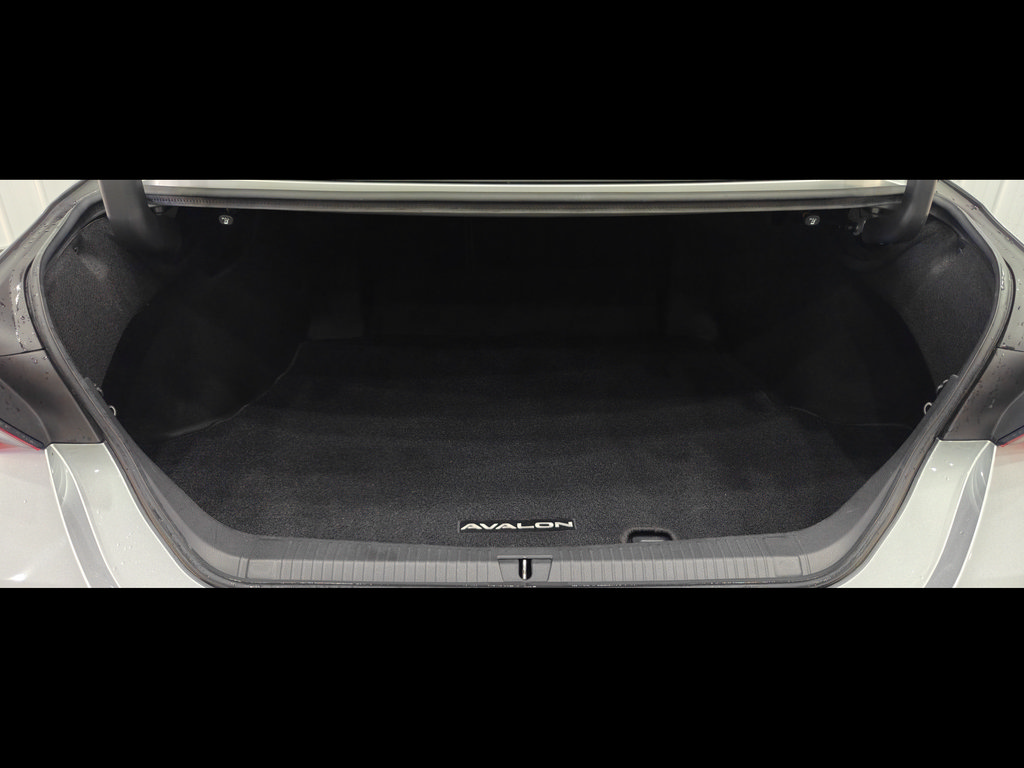 Used 2021 Toyota Avalon XSE w/ Carpet Mat Package (TMS) FWD image 30