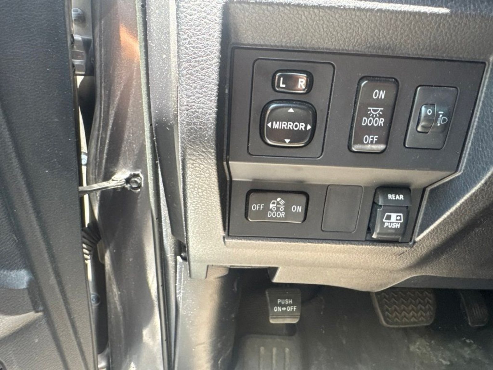 Used 2015 Toyota Tundra Limited AWD/4WD image 16