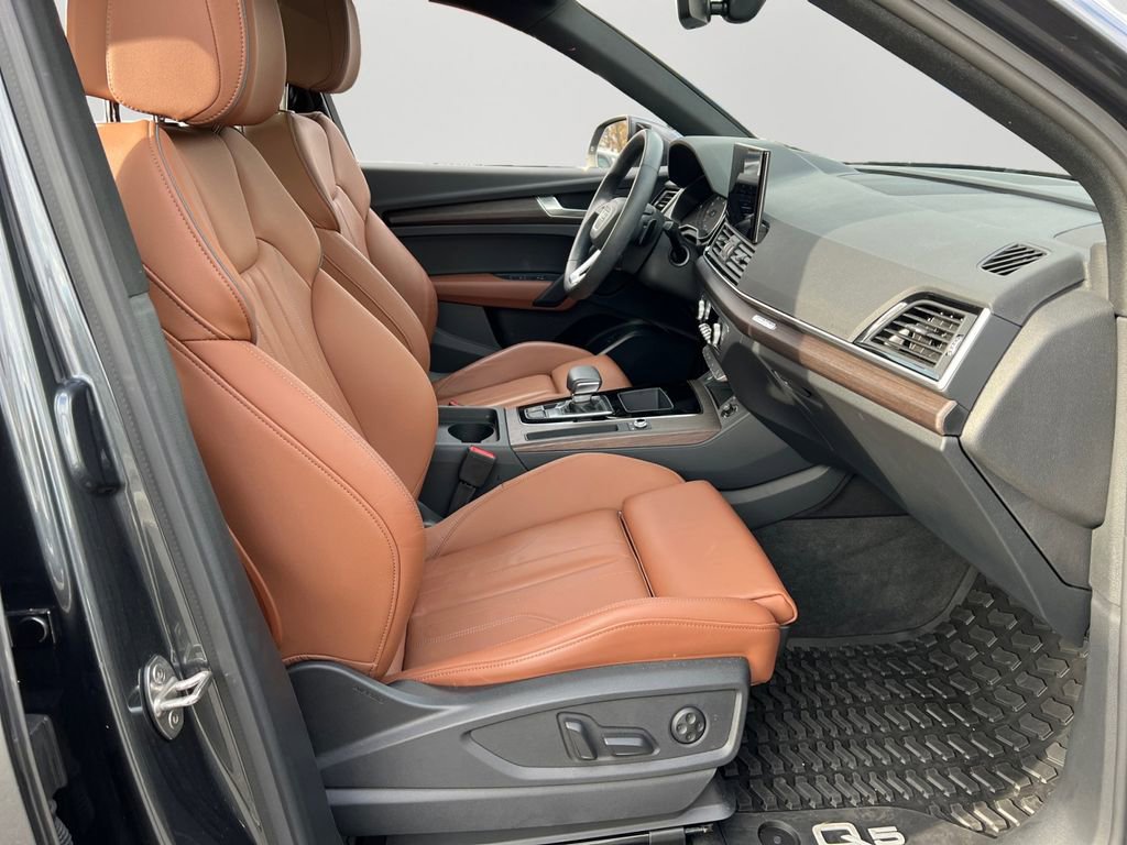 Used 2024 Audi Q5 2.0T Premium w/ Convenience Package image 7