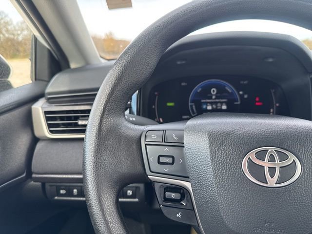 Used 2025 Toyota Camry LE image 10