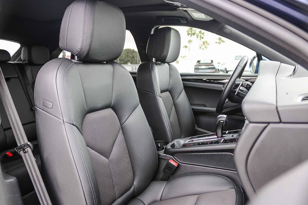 Used 2022 Porsche Macan AWD/4WD image 17