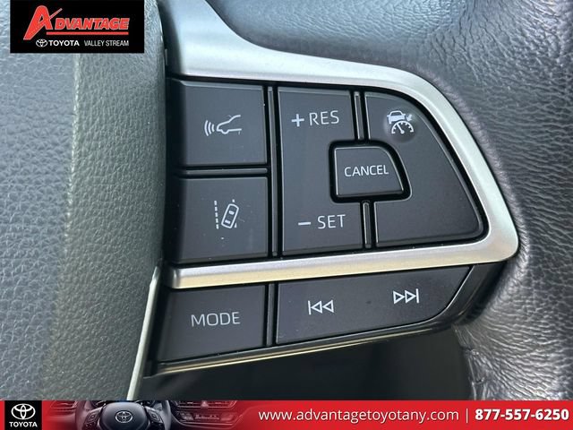 Used 2022 Toyota Sienna XLE w/ XLE Plus Package FWD image 26