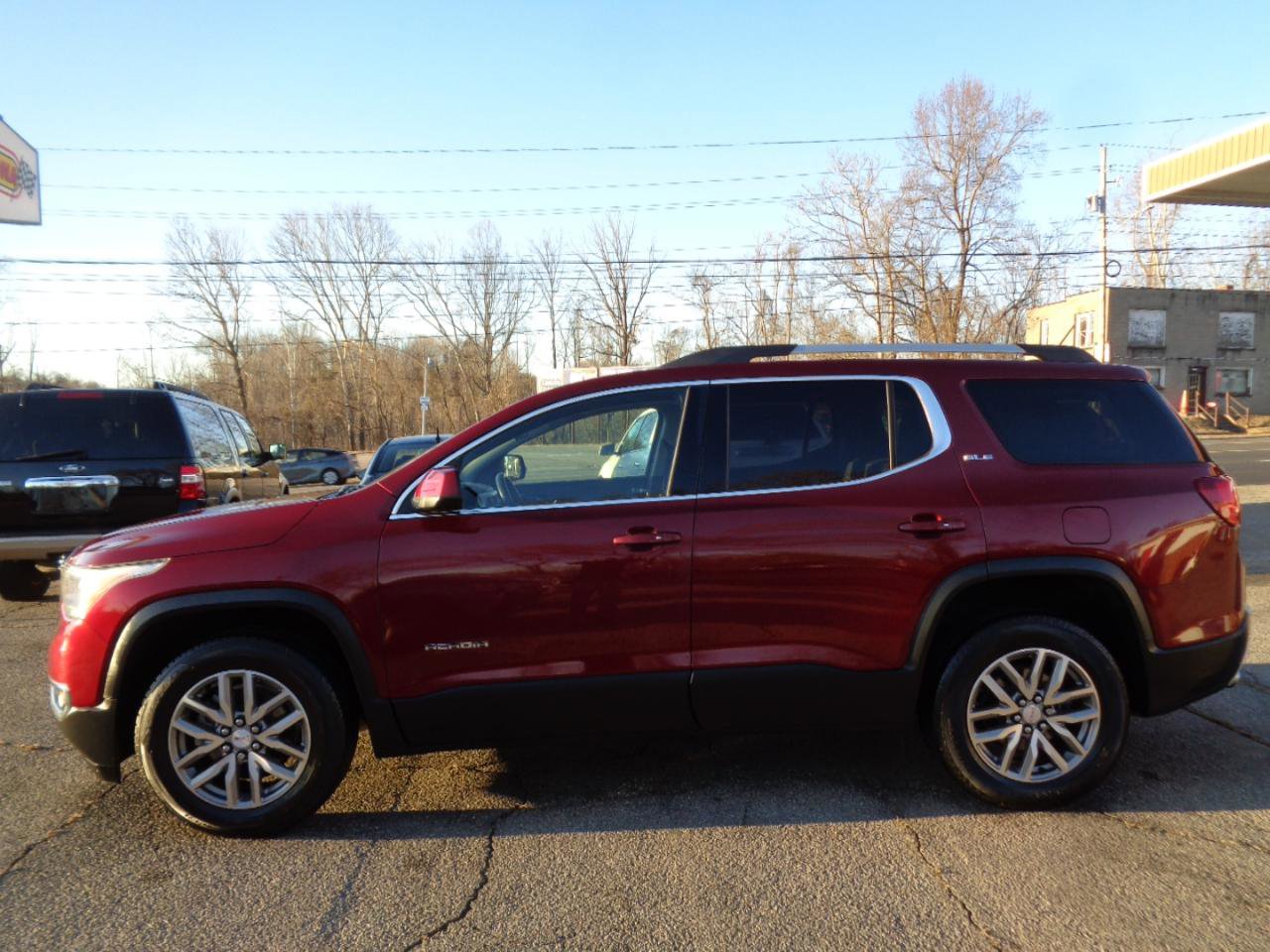Used 2017 GMC Acadia SLE w/ Driver Alert Package I image 8