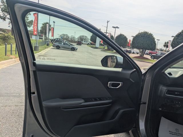 Used 2025 Kia K4 LXS image 11