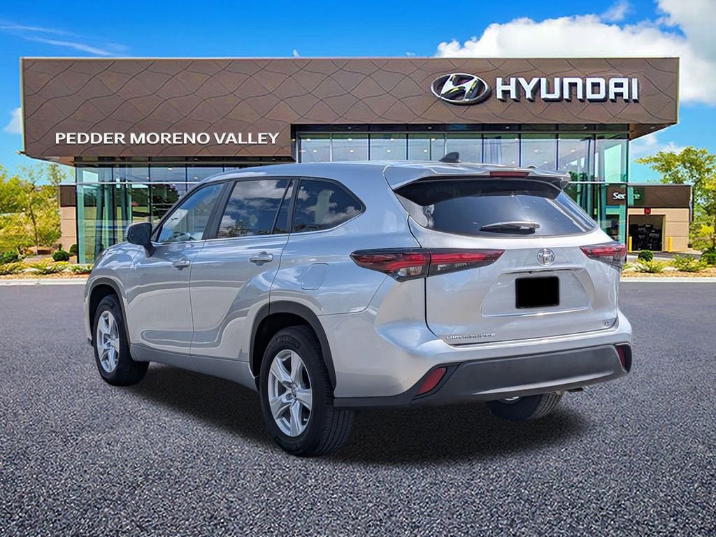 Used 2025 Toyota Highlander LE image 6