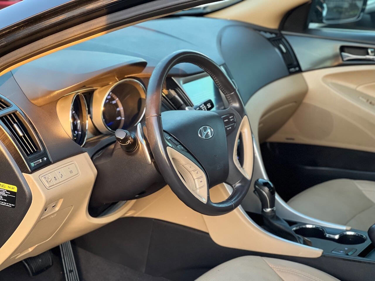 Used 2014 Hyundai Sonata Limited w/ Technology Package 05 image 17