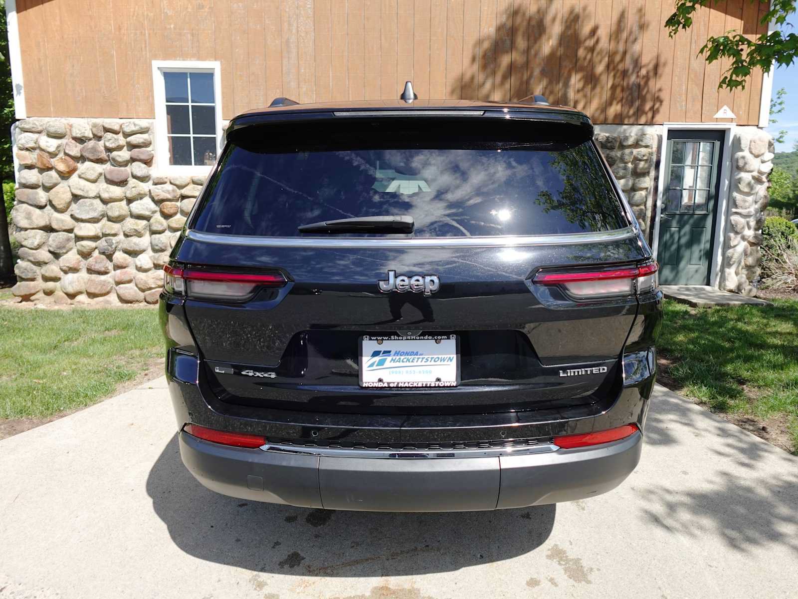 Used 2022 Jeep Grand Cherokee L Limited AWD/4WD image 6