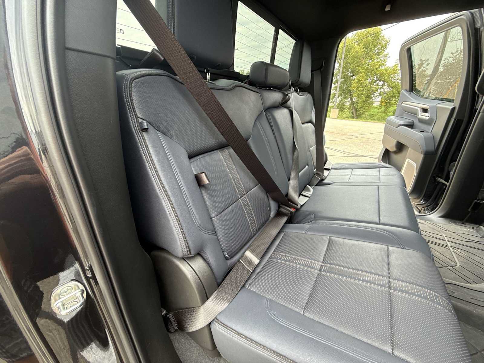 Certified 2024 Chevrolet Silverado 1500 High Country AWD/4WD image 27