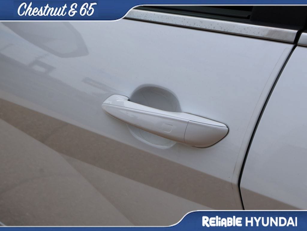 Certified 2025 Hyundai Elantra Limited FWD image 19
