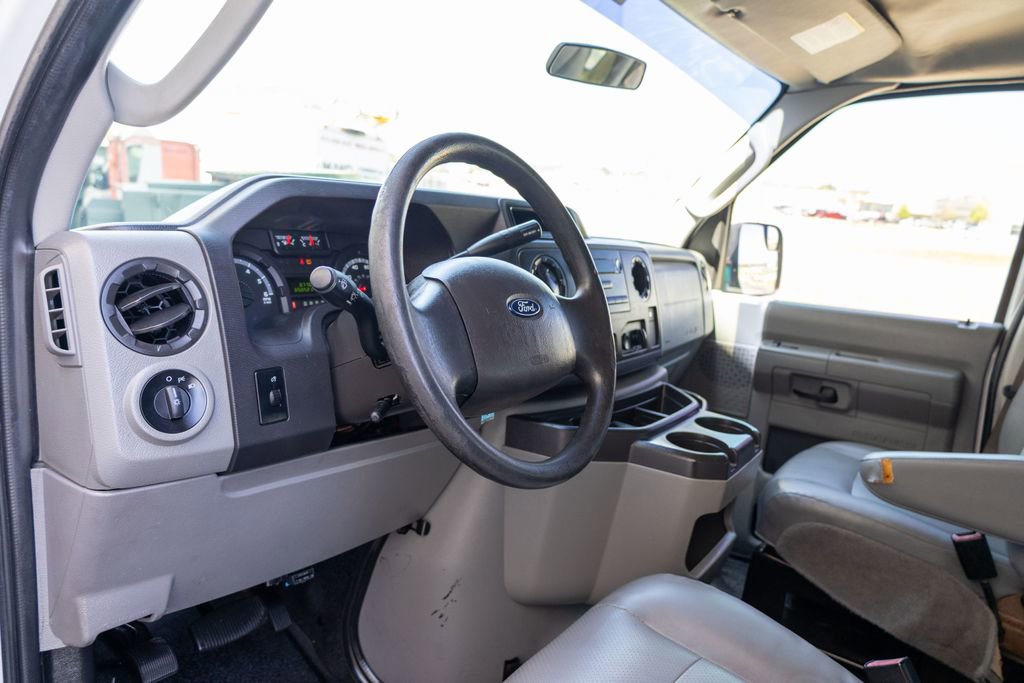 Used 2014 Ford E-250 and Econoline 250 Extended w/ Power Group image 9