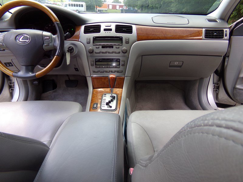 Used 2005 Lexus ES 330 FWD image 25