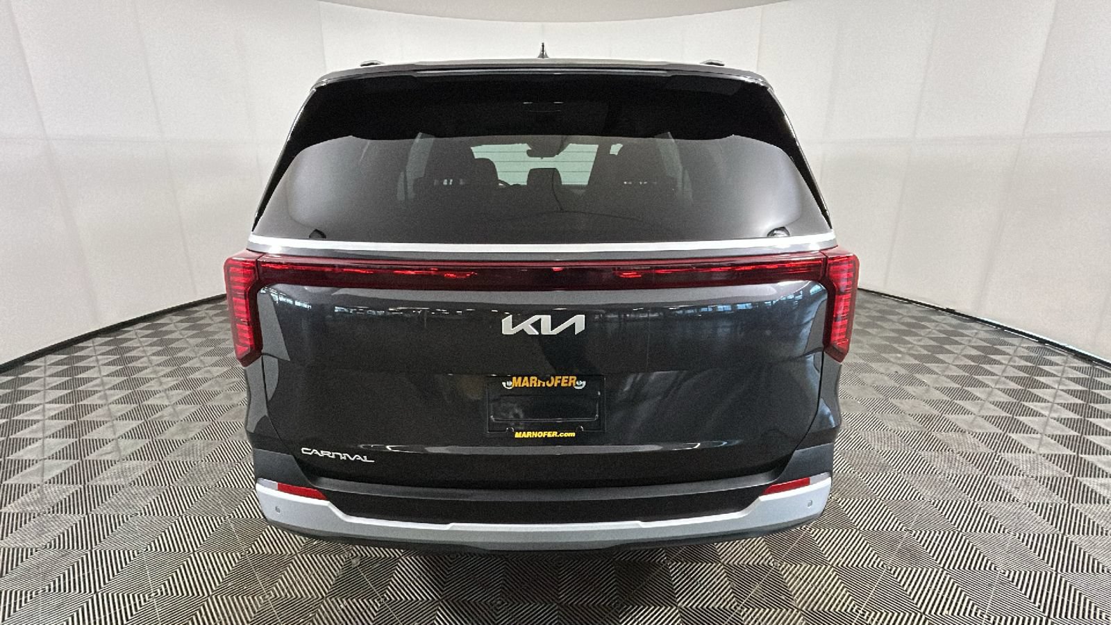 Used 2026 Kia Carnival EX FWD image 4