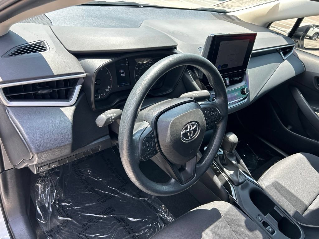Used 2025 Toyota Corolla LE FWD image 21