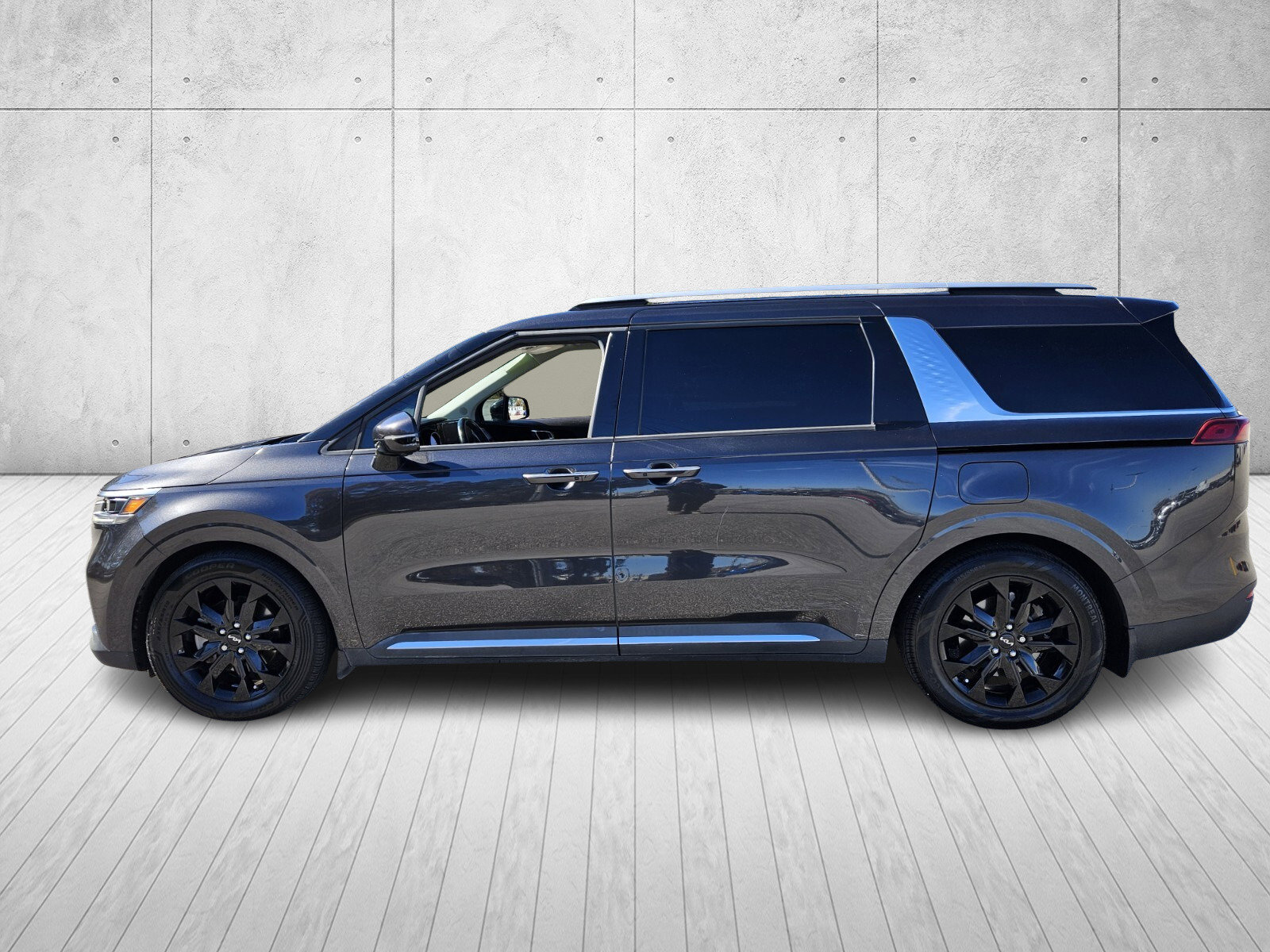 Used 2022 Kia Carnival SX image 4