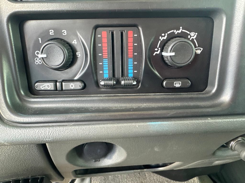 Used 2005 Chevrolet Silverado 2500 LS AWD/4WD image 24