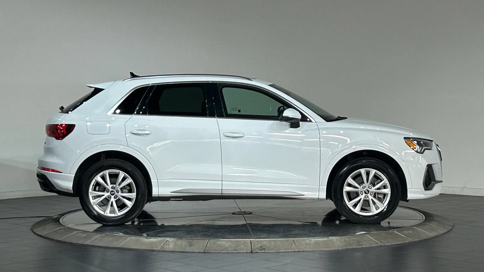 Used 2021 Audi Q3 2.0T Premium Plus w/ Premium Plus Package AWD/4WD image 11