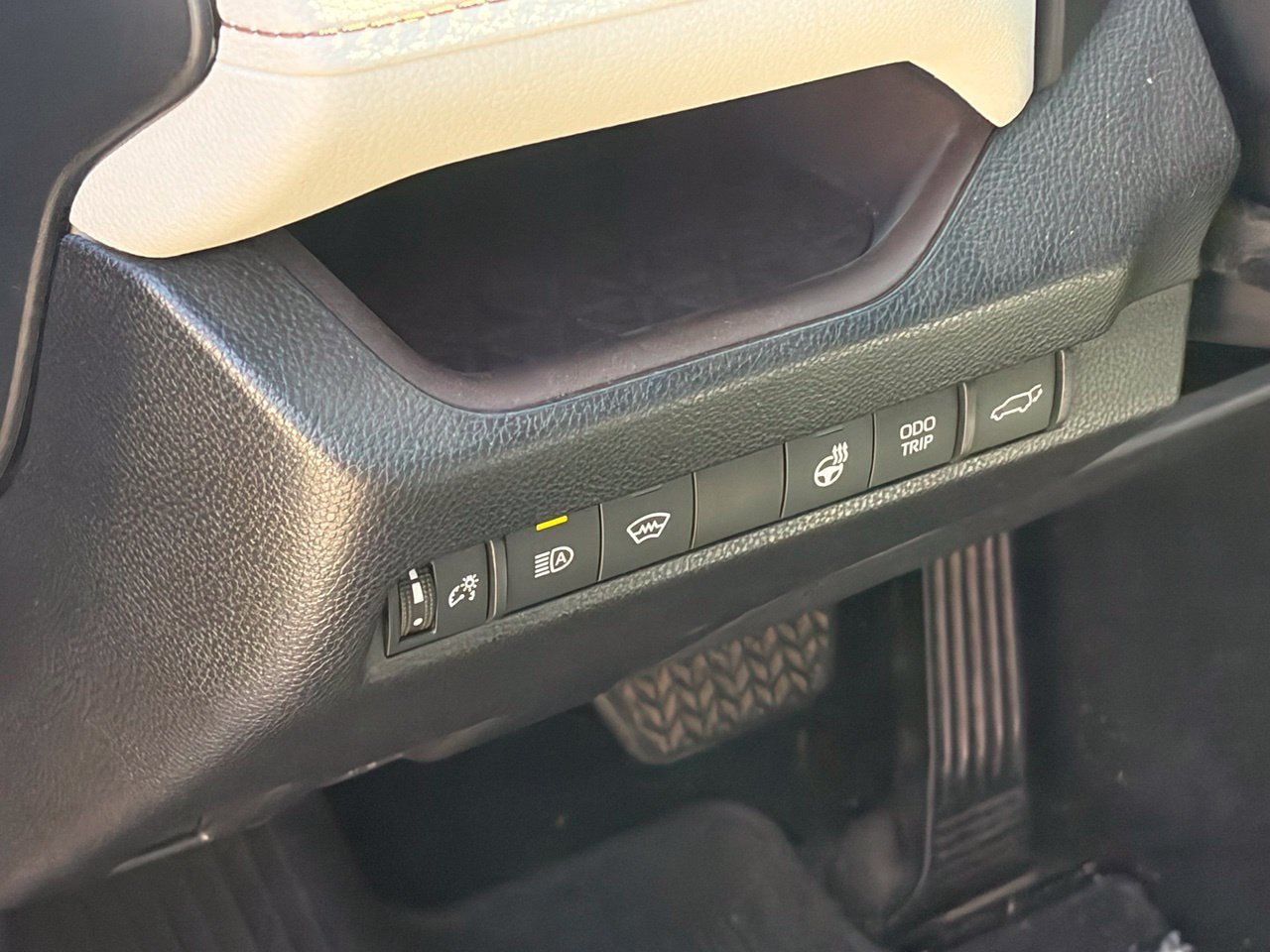 Used 2025 Toyota RAV4 Limited w/ Weather Package AWD/4WD image 7