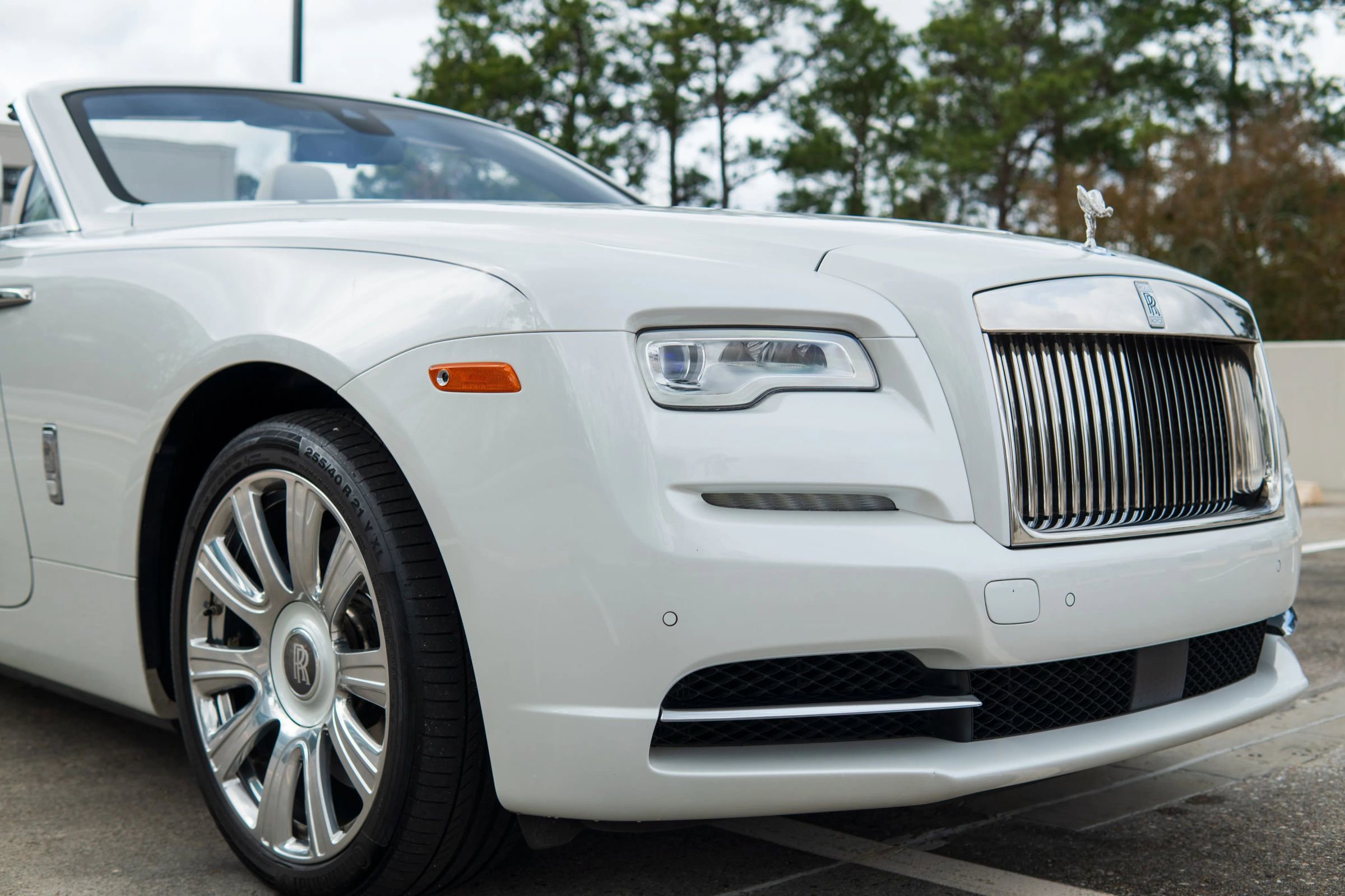 Used 2017 Rolls-Royce Dawn RWD image 31