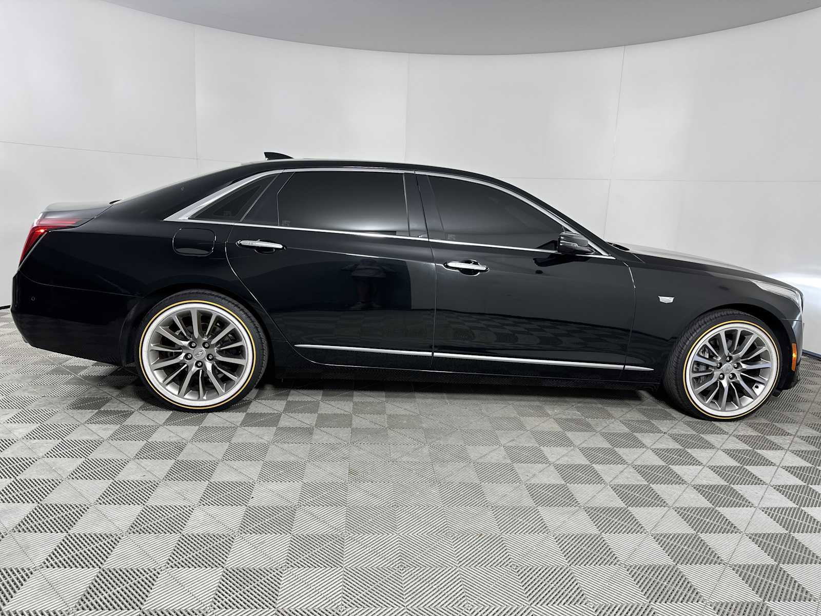 Used 2018 Cadillac CT6 Luxury image 9