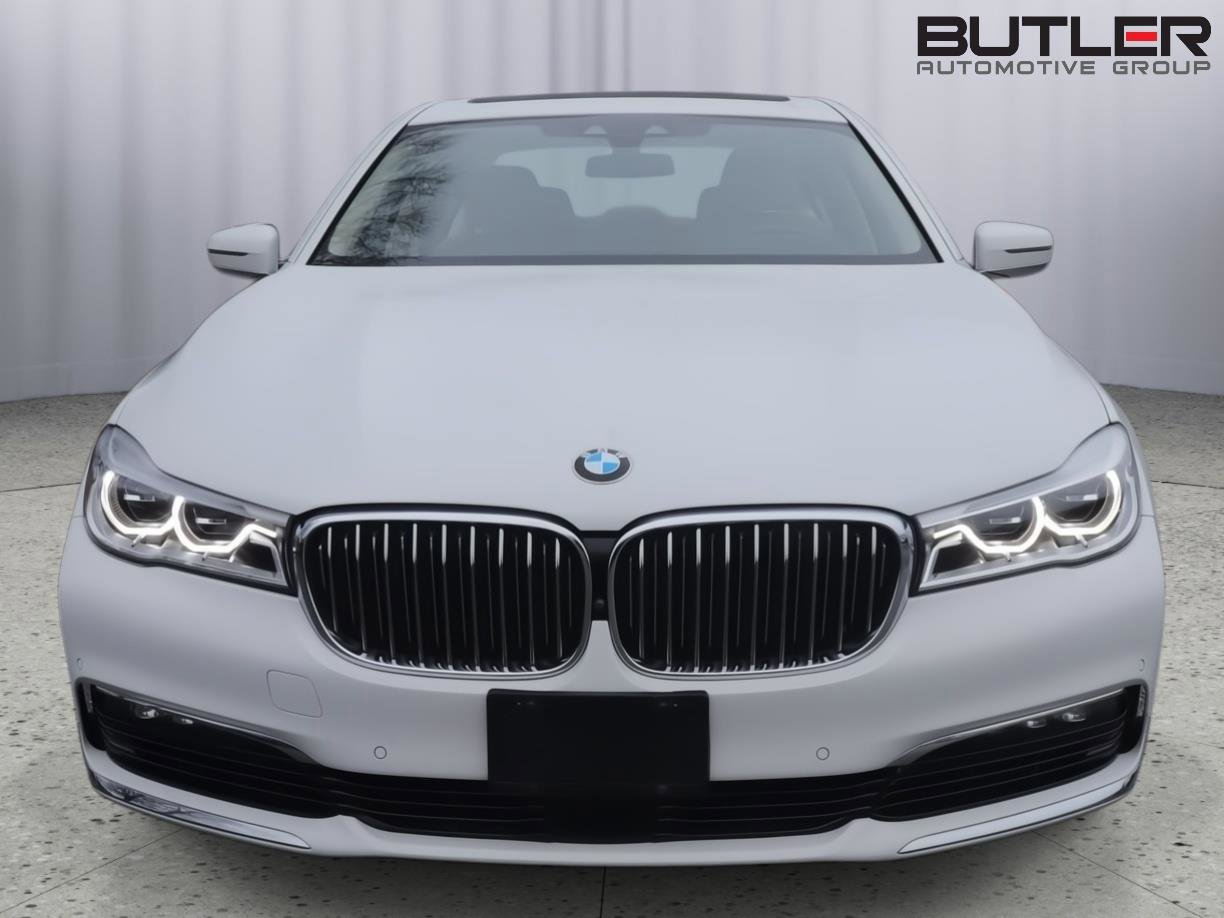 Used 2016 BMW 750i image 2