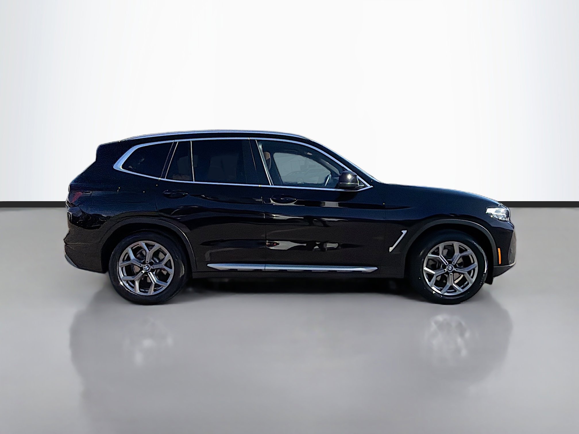 Used 2023 BMW X3 sDrive30i w/ Premium Package w/ZPA image 2