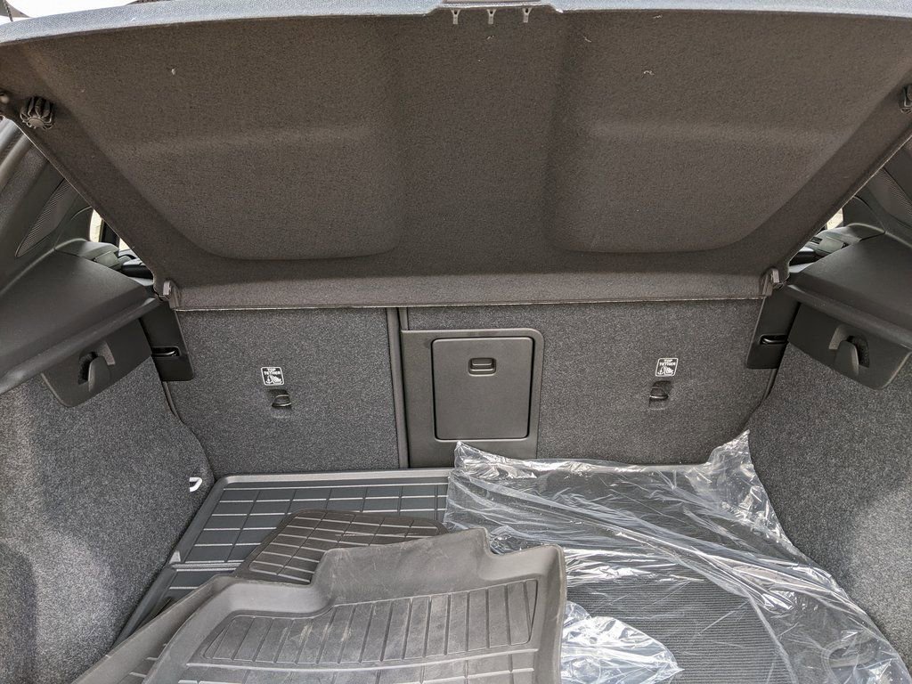 Certified 2025 Volvo XC40 B5 Ultra w/ Climate Package image 27