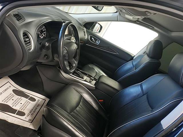 Used 2017 INFINITI QX60 FWD w/ Deluxe Technology Package image 2