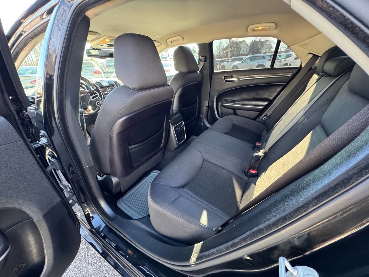 Used 2019 Chrysler 300 Touring w/ Sport Appearance Package image 33