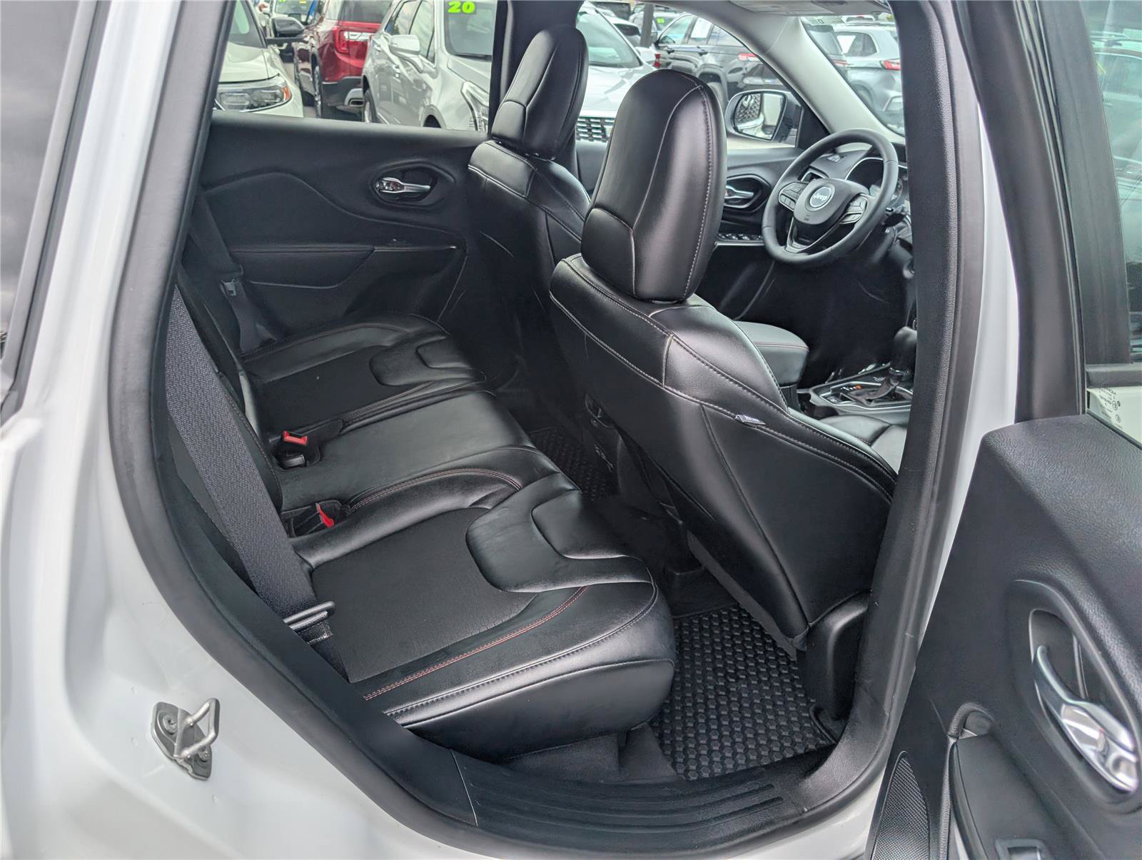 Used 2022 Jeep Cherokee Trailhawk w/ Sound & Nav Group AWD/4WD image 11