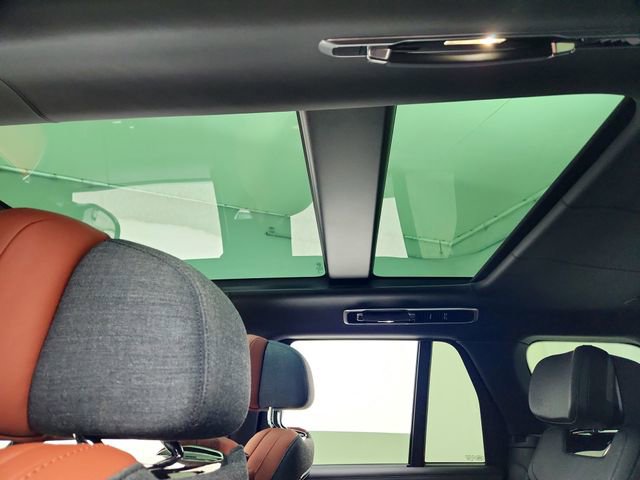 Certified 2025 Land Rover Range Rover SV image 18