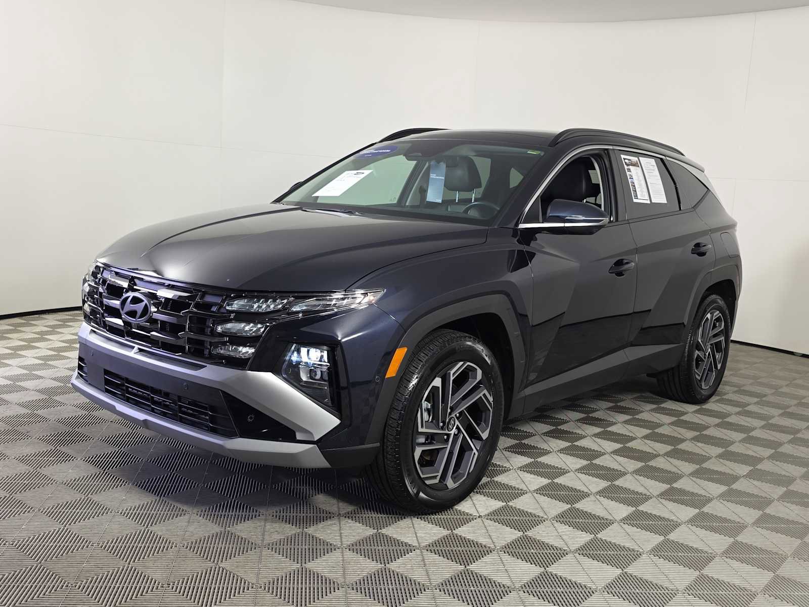 Used 2025 Hyundai Tucson Limited image 4