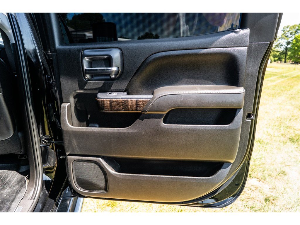 Used 2015 GMC Sierra 2500 Denali w/ Duramax Plus Package AWD/4WD image 31