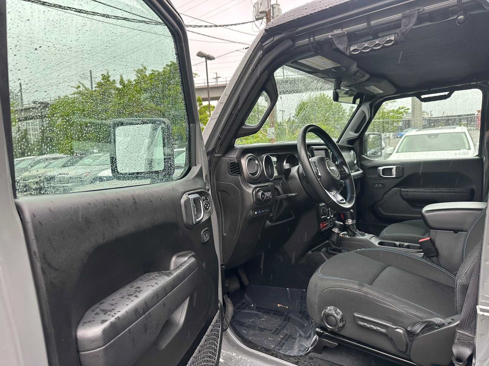 Used 2022 Jeep Wrangler Unlimited Rubicon 4xe AWD/4WD image 20