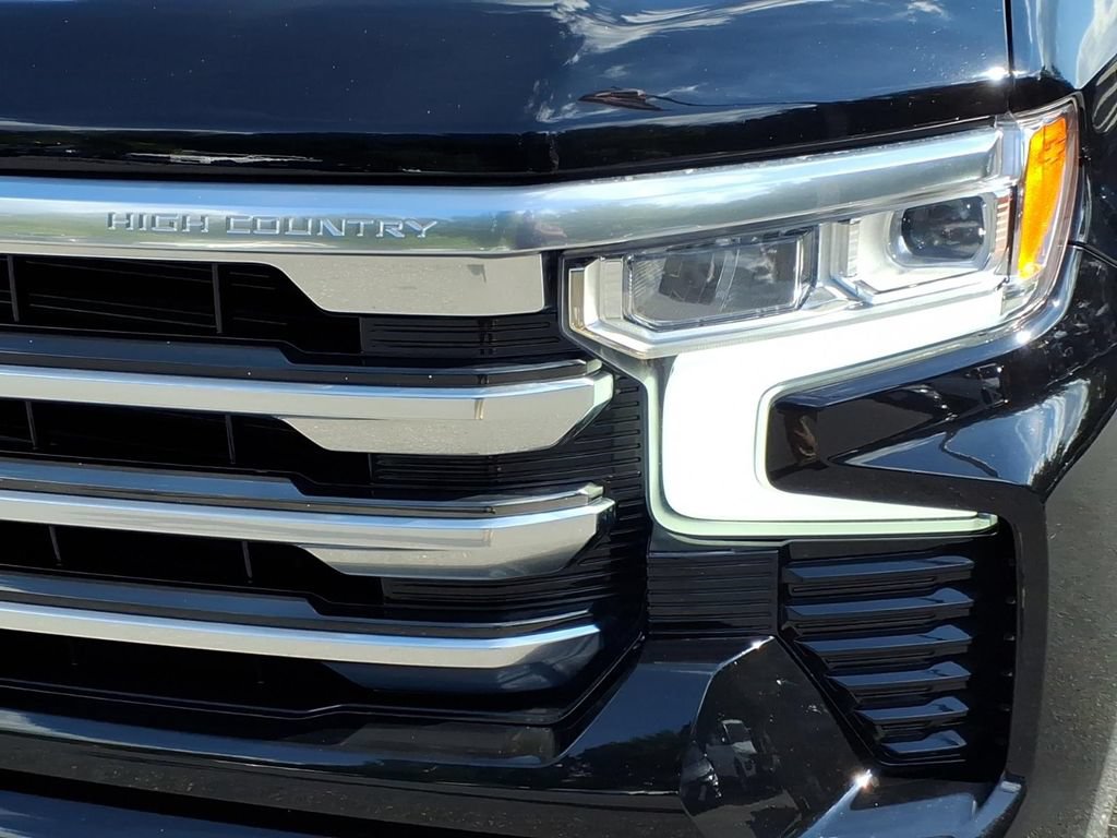 Certified 2023 Chevrolet Silverado 1500 High Country w/ Technology Package AWD/4WD image 7