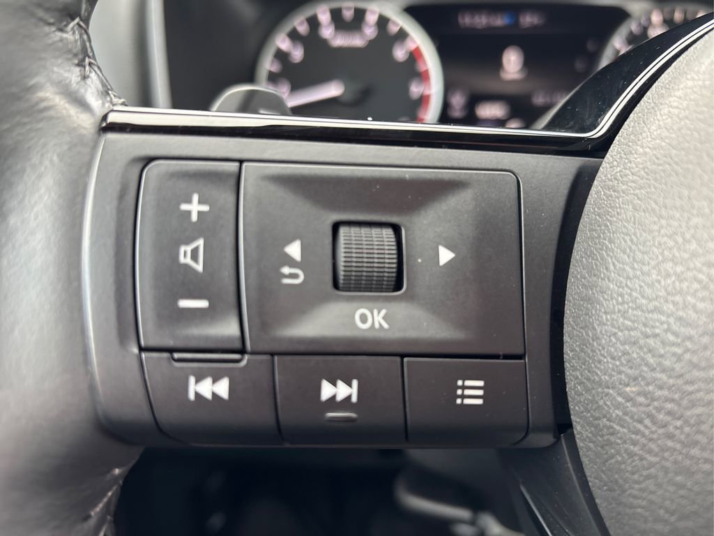 Used 2023 Nissan Rogue SV w/ SV Premium Package image 34