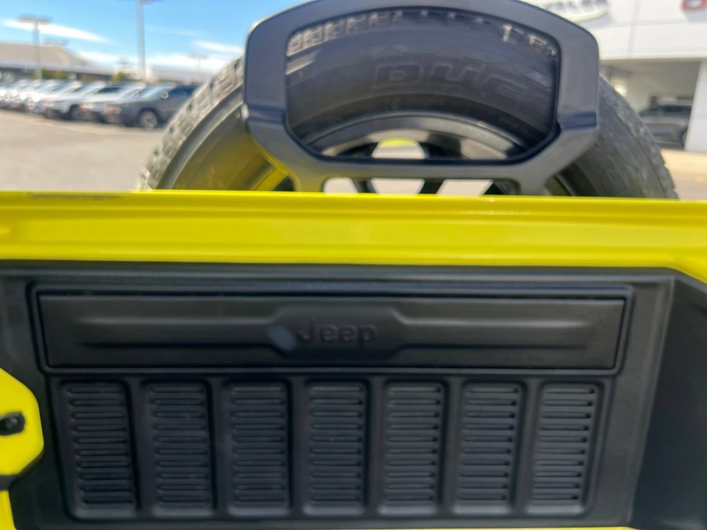 Used 2023 Jeep Wrangler Unlimited Sahara AWD/4WD image 57