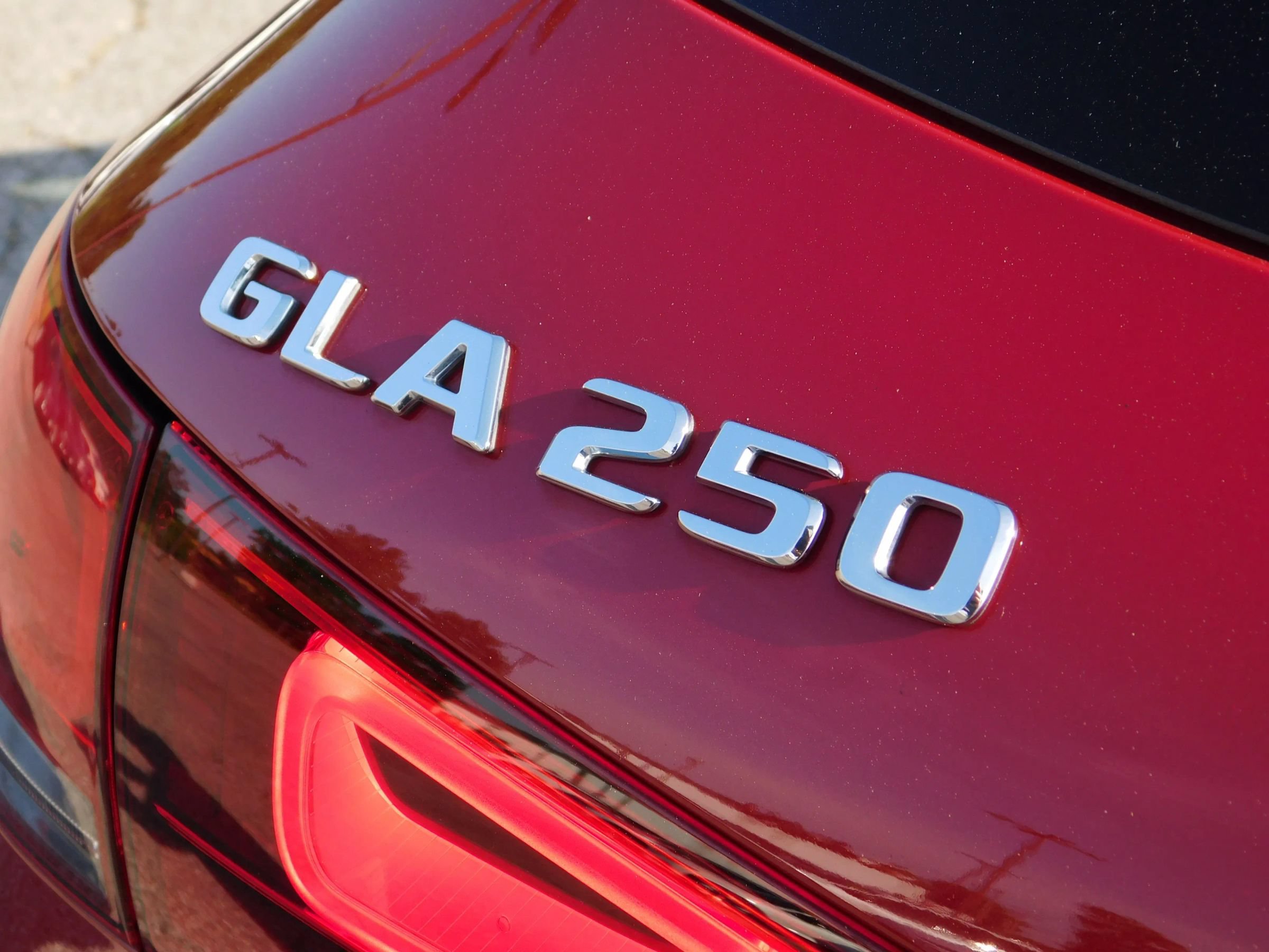 Used 2023 Mercedes-Benz GLA 250 4MATIC w/ Premium Package image 7
