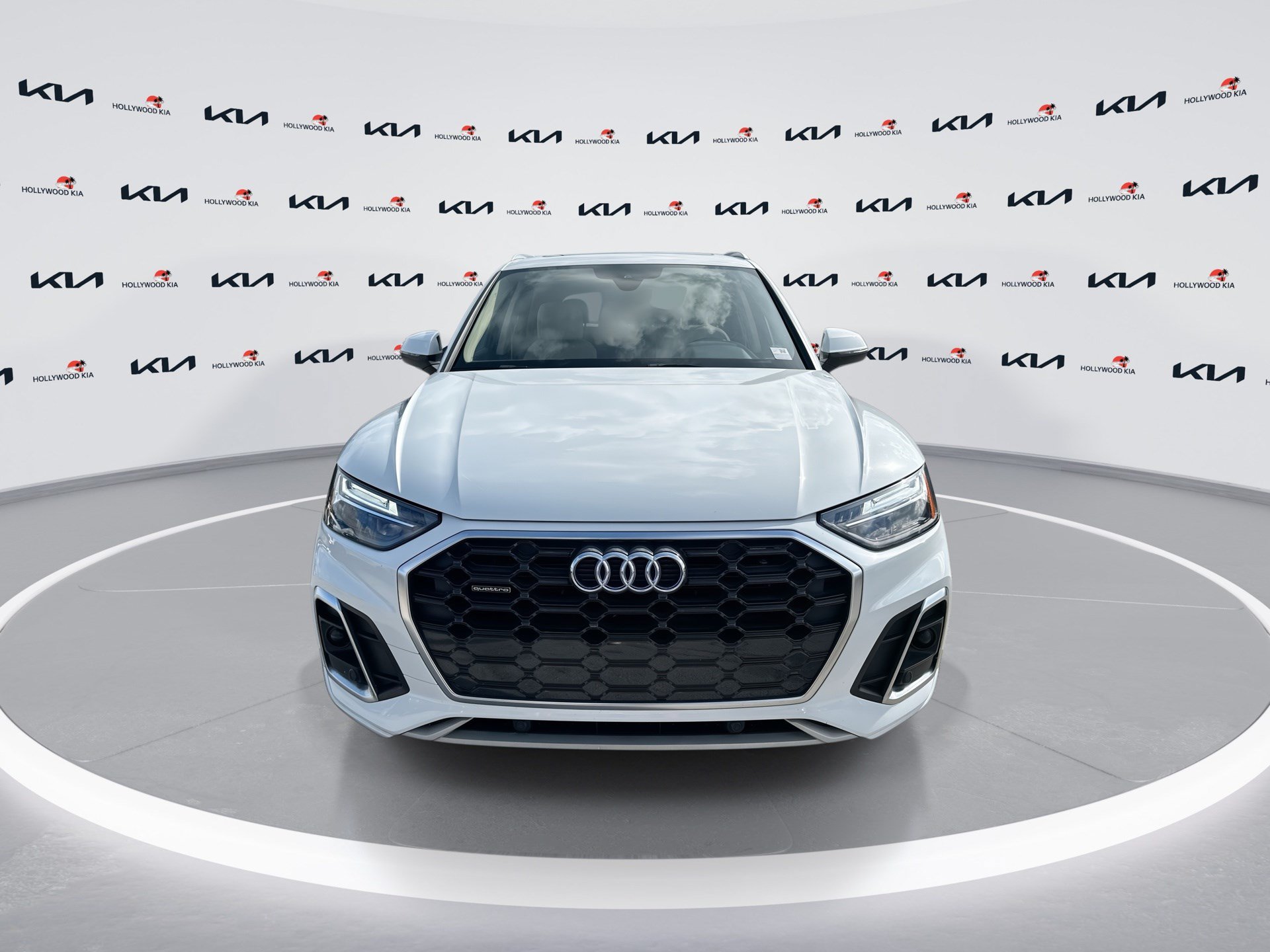 Used 2023 Audi Q5 2.0T Premium w/ Convenience Package AWD/4WD image 3