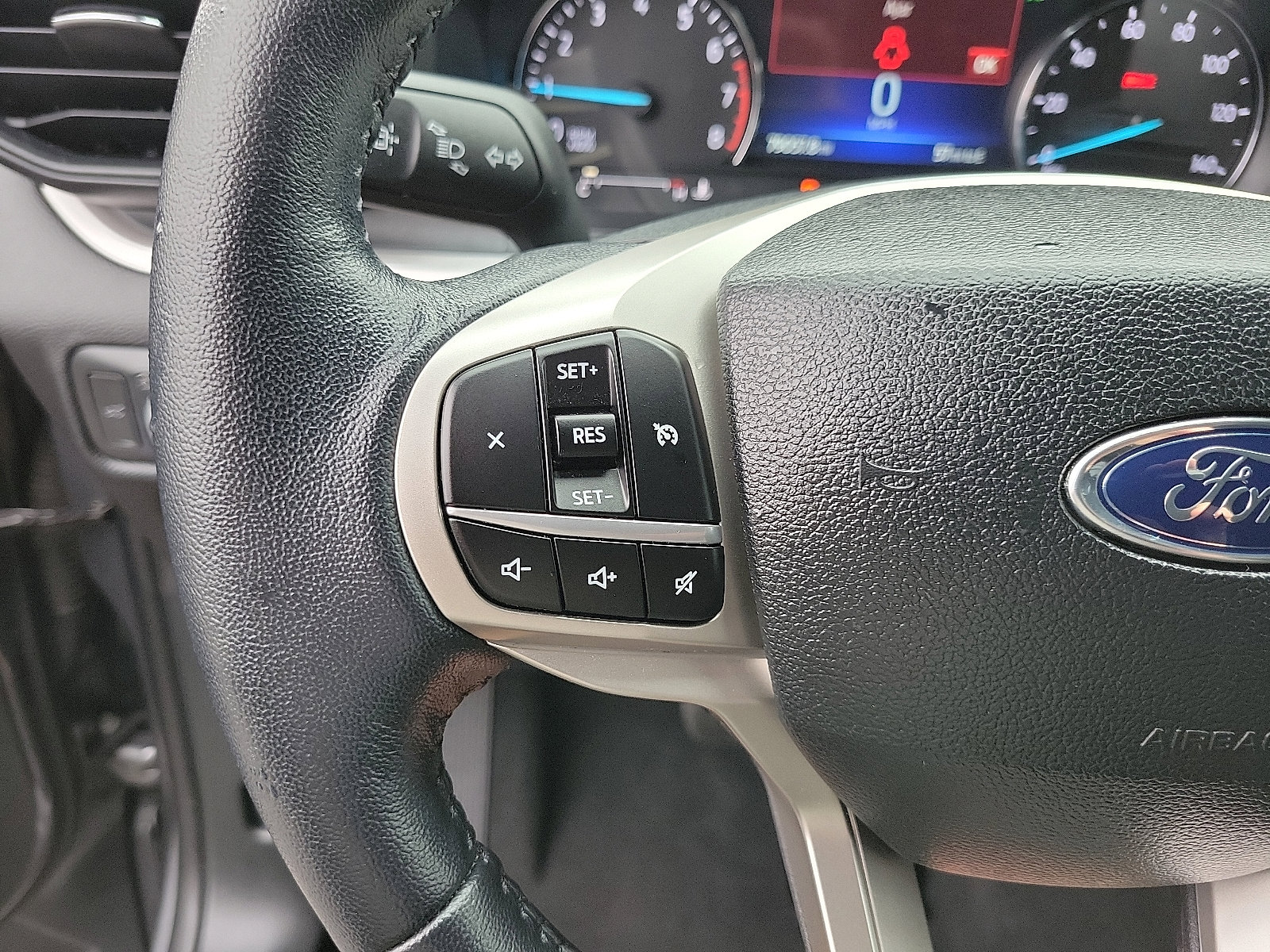 Used 2022 Ford Explorer XLT image 6