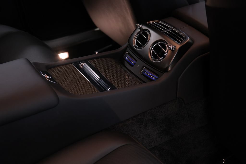 Used 2020 Rolls-Royce Wraith RWD image 36