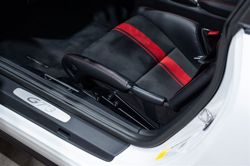 Used 2018 Porsche 911 GT3 RWD image 26