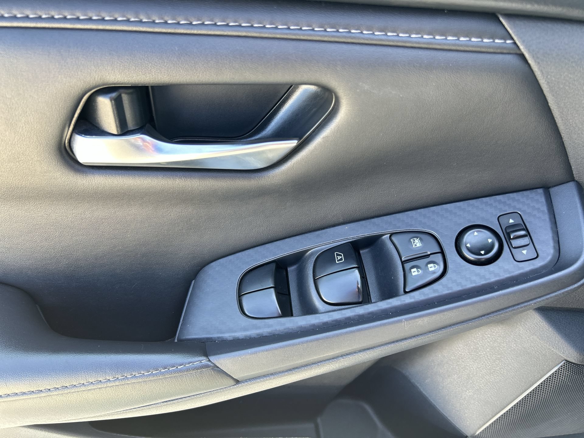 Used 2024 Nissan Sentra SV FWD image 15